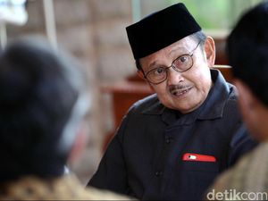 Kisah 5 Jam Reza Rahadian Dalami Sosok BJ Habibie