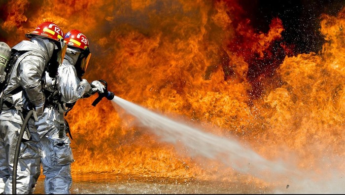 Sebuah Rumah di Kompleks Kodam Kalimalang Terbakar