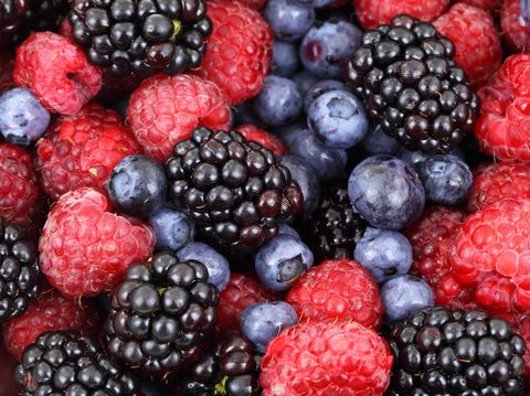 7 Makanan yang Bisa Melindungi Kulit dari Kerusakan Akibat Sinar Matahari