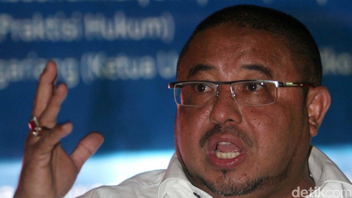 Anggota DPR komisi III Aboe Bakar Al habsy saat menjadi pembicara diskusi publik yang diselenggarakan oleh Komite Aksi Mahasiswa Pemuda untuk Reformasi dan Demokrasi (KAMERAD) dengan tema 