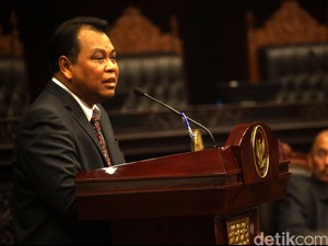 Arief Hidayat Undang Presiden Jokowi Hadir di HUT MK