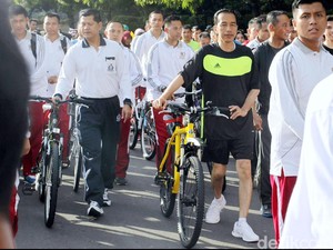 Jokowi Beli Timbangan dan Pelindung Olahraga, Sedang Membentuk Tubuh?