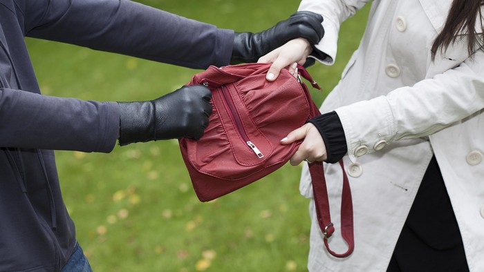 Gasak HP Milik Istri Polisi, Dua Pencopet Dihajar Massa di Jaksel