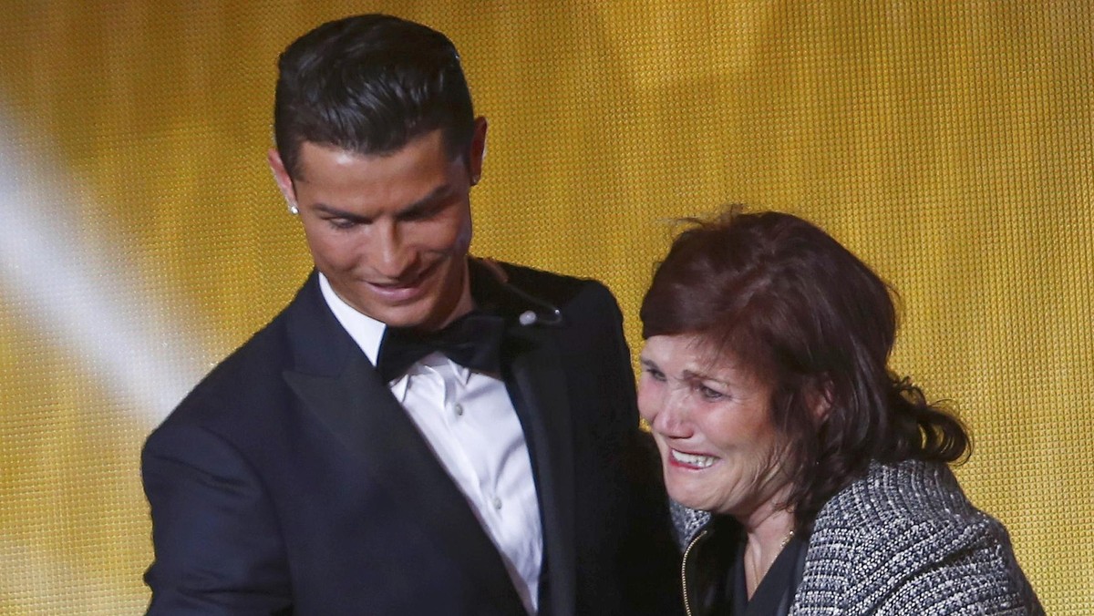 Cristiano Ronaldo bersama ibunya Dolores Aveiro (Arnd Wiegmann)