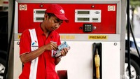 Dalam aturan yang baru ini, ada dua pasal yang diselipkan antara 21A dan 22 yakni Pasal 21B dan 21C. Pada Pasal 21B disebutkan, dalam rangka mendukung energi bersih, jenis bensin RON 88 yakni merupakan 50% dari volume BBM RON 90 disediakan dan didistribusikan dari 1 Juni 2021 sampai dengan ditetapkan oleh menteri sesuai Pasal 3 Ayat 4. Rengga Sancaya/detikcom