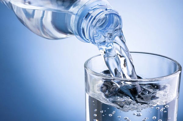 Kenapa Air Minum Disebut Air Putih di Indonesia?