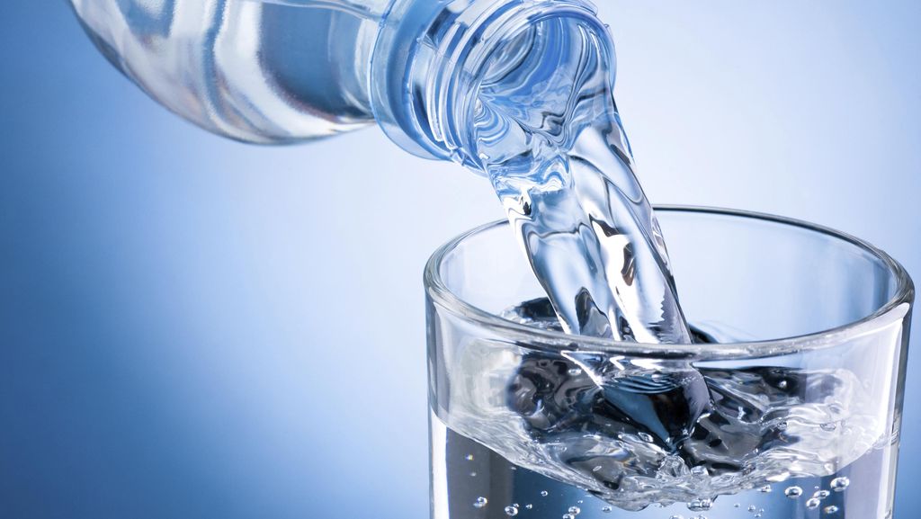 Kenapa Air Minum Disebut Air Putih di Indonesia?