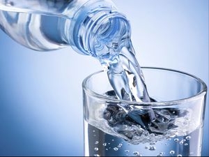 Kenapa Air Minum Disebut Air Putih di Indonesia?