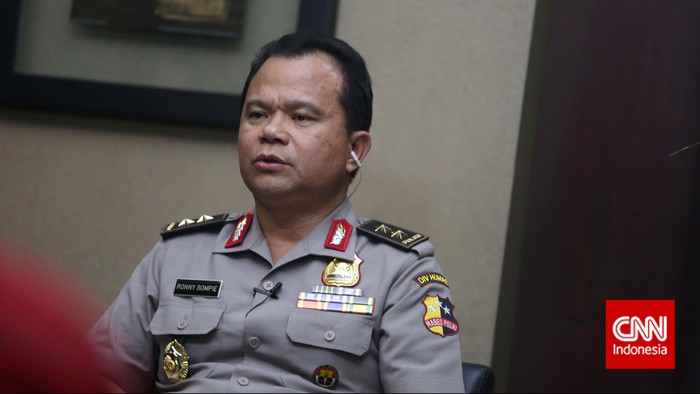 Dilantik Menkum HAM Yasonna, Ronny Sompie Resmi Jadi Dirjen Imigrasi