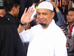 Arie Untung Kabarkan Ustad Arifin Ilham Dipindah ke Penang Pagi Ini