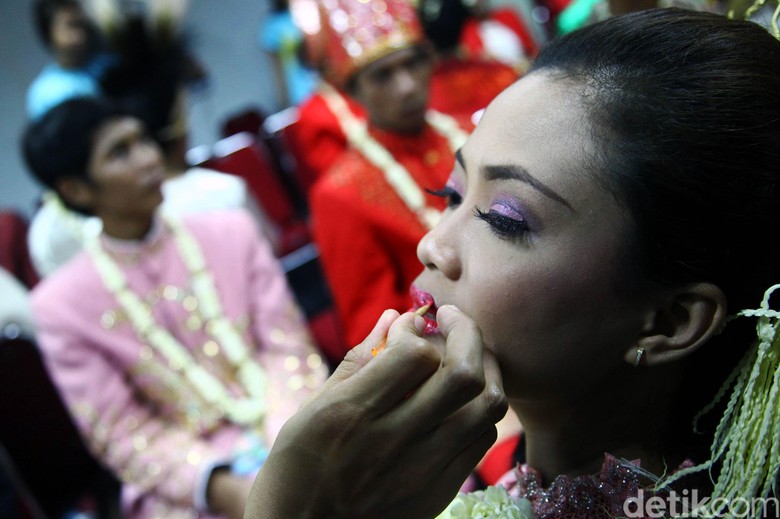 Disoal 3 Menteri, Aris nikahsirri: Lelang Perawan Budaya Indonesia Disoal 3 Menteri, Aris nikahsirri: Lelang Perawan Budaya Indonesia
