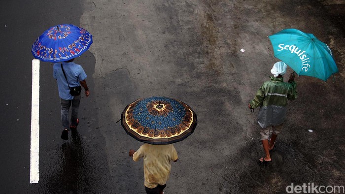 Akhir pekan di awal Minggu 1 Februari 2015, Kota Jakarta sudah mulai diguyur hujan sejak pagi hari.Berdasarkan Badan Meteorologi, Klimatologi dan Geofisika (BMKG), hujan secara merata mengguyur seluruh wilayah di Jakarta dan juga kota penyangga seperti Bogor, Depok, Tangerang dan Bekasi.