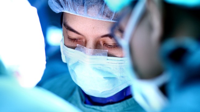 4 Pertolongan Pertama yang Bisa Dilakukan Saat Orang Kena Stroke