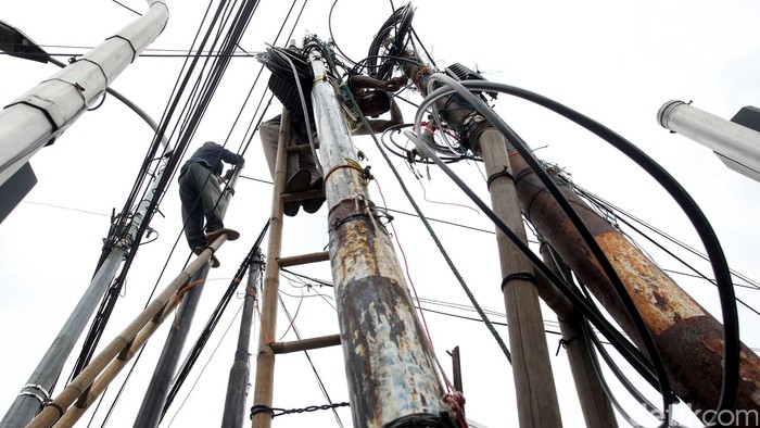 Target Jokowi: 2019 Tak Ada Lagi Desa di RI yang Gelap Gulita