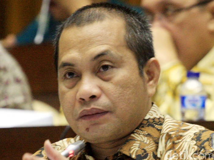 Menteri Desa Pembangunan Daerah Tertinggal dan Trasnmigrasi Marwan Jafar mengikuti rapat kerja dengan Komisi II DPR RI di Gedung DPR, Kompleks Parlemen Senayan, Jakarta, Jumat (6/2/2015). Rapat tersebut membahas anggaran PDT dan Transmigrasi tahun2015 dan program-program kerjanya.