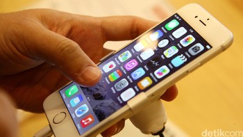 Walau sudah lama berlalu, belum ada smartphone yang dapat mengalahkan rekor penjualan iPhone 6 dan iPhone 6 Plus. Foto: Hasan Alhabshy