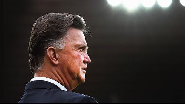 Louis van Gaal menuding Ajax punya tujuan tersembunyi di balik keinginan agar liga dihentikan.