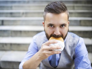 Bad Mood karena Telat Makan Siang? Ini Penjelasan Profesor Pencernaan
