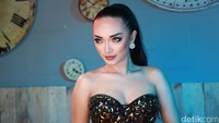 Zaskia pun berdoa semoga di tahun depan dirinya bisa bertemu dengan jodohnya. Semoga terkabul ya Neng! Asep Syaifullah/detikHOT.