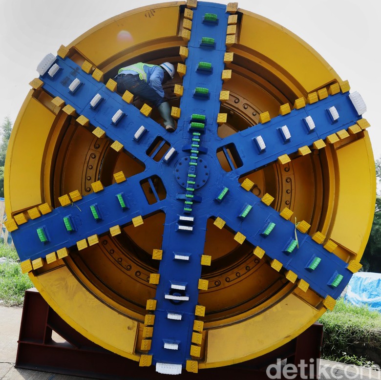 Jalan Panjang Mata Bor yang Tak Pernah Sampai Menyodet Ciliwung Jalan Panjang Mata Bor yang Tak Pernah Sampai Menyodet Ciliwung