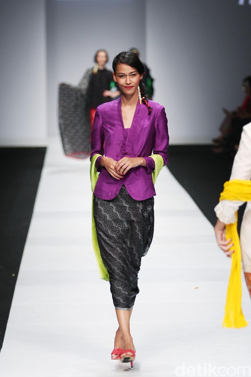 obin mengangkat tema saya adalah indonesia untuk show di jfw tahun ini. Obin mengangkat tema