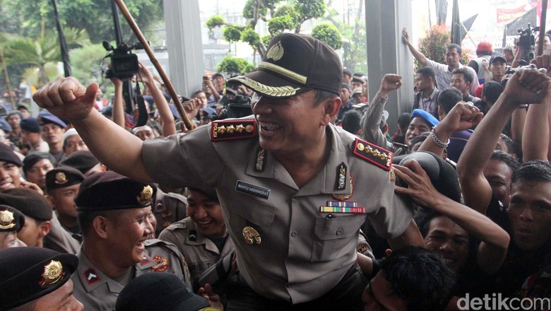 Penggerebekan Kostrad, Kapolres Jaksel: Tes Urine 5 Polisi yang Diamankan Negatif Penggerebekan Kostrad, Kapolres Jaksel: Tes Urine 5 Polisi yang Diamankan Negatif