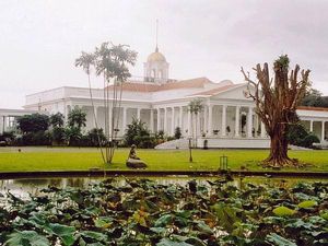 Sejarah Istana Bogor: Dibangun oleh Belanda & Sempat Hancur Akibat Gempa 1834