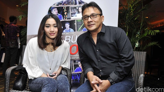 Adi Bing Slamet dan putrinya, Ratna Kharisma Adzana atau Adzana Bing Slamet di premiere film Gue Bukan Poconggg.