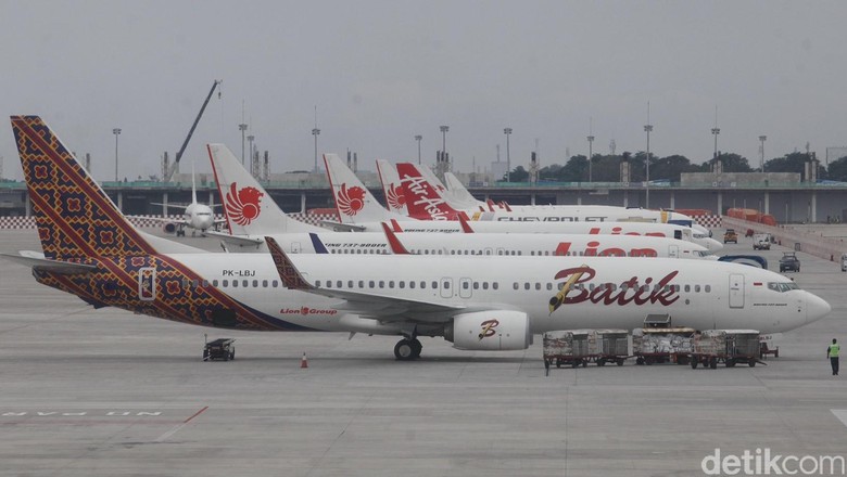 Sejumlah Pesawat Lion Air terparkir di Terminal 2, Bandara Soekarno Hatta, Tanggerang, Banten. Jumat, 20 Februari 2015.