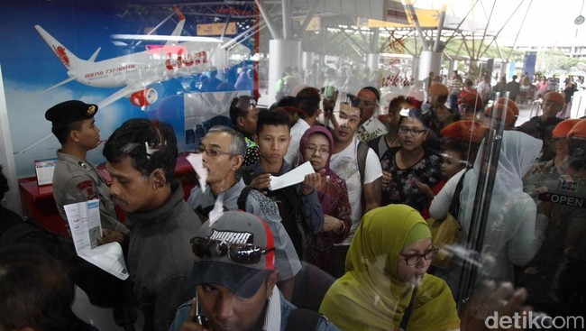 Tarif Batas Atas Turun, Tiket Pesawat Jadi Murah Nggak Ya?