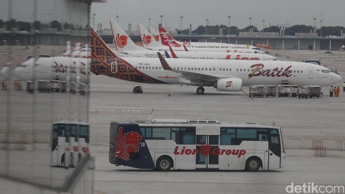 Sejumlah Pesawat Lion Air terparkir di Terminal 2, Bandara Soekarno Hatta, Tanggerang, Banten. Jumat, 20 Februari 2015.