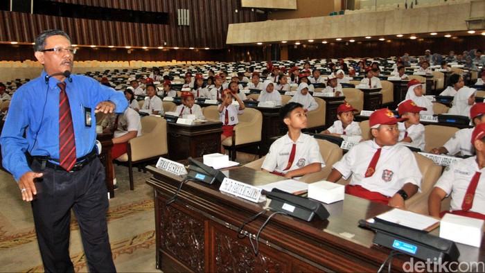 Pertarungan KMP vs KIH Ikut Hambat Kerja DPR