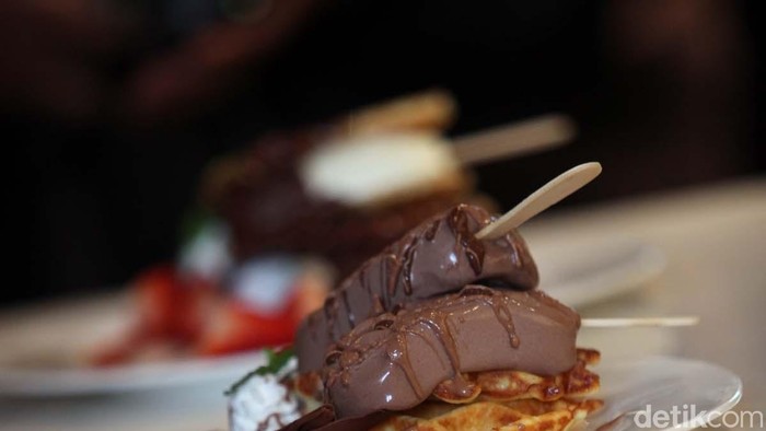 Mungkin anda pernah mendengar nama Magnum Cafe di Jakarta, Grand Indonesia. Kini ia berpindah tempat dan menyajikan satu konsep yang berbeda. Aneka hidangan cokelat dari berbagai belahan negara dan bentuk tersaji disana. Rachman/file/detikfoto