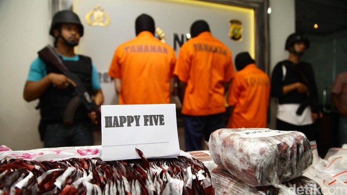 Ribuan Pil Happy Five Ditemukan di Perkebunan di Bengkalis