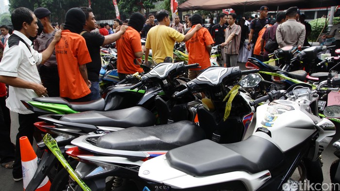 Maling Motor di Bekasi Dikeroyok Warga Hingga Tewas