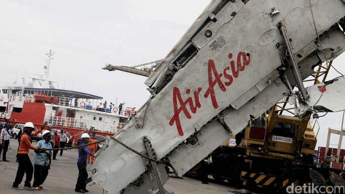 12 Keluarga Korban AirAsia QZ 8501 Telah Terima Asuransi