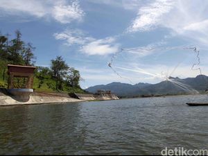 Bendungan Selorejo Malang, Wisata Alam Murah dengan Panorama Memukau