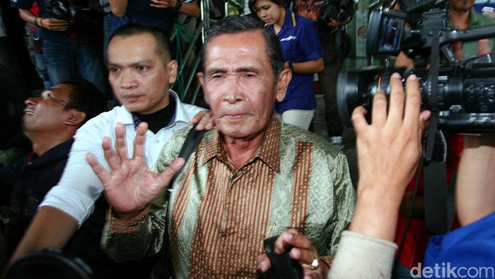 Mantan pimpinan KPK Tumpak Hatorangan Panggabean menyambangi kantor KPK, Rabu (4/3/2015). Mereka menyebut bahwa KPK sebenarnya bukan kali saja akan dilemahkan, sudah beberapa kali ada upaya pelemahan sejak KPK berdiri.