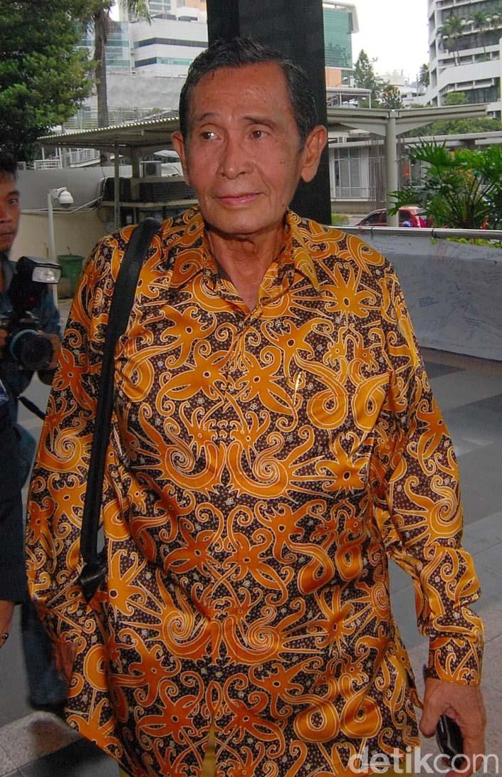 Dua anggota Tim 9, Jimly Assidiqie dan Tumpak Hatorangan Panggabean mendatangi gedung KPK, Jakarta, Jumat (13/3/2015). Mereka menemui Plt Ketua KPK, Taufiequrachman Ruki.