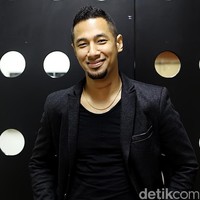 Marcell Siahaan atau akrab disapa Marcell lahir di Bandung. Namun orangtuanya, tepatnya ayahnya, asli orang Batak. Ayah saya, Paian Siahaan, adalah orang Batak asli dan lahir di Pematang Siantar,” tulis pria yang juga pernah menikah dengan orang Batak, Dewi Lestari, itu. Foto: Rachman Haryanto