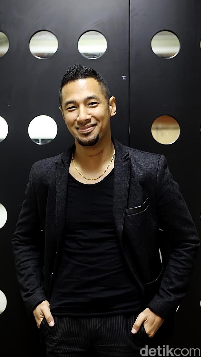 Marcell Siahaan atau akrab disapa Marcell lahir di Bandung. Namun orangtuanya, tepatnya ayahnya, asli orang Batak. Ayah saya, Paian Siahaan, adalah orang Batak asli dan lahir di Pematang Siantar,” tulis pria yang juga pernah menikah dengan orang Batak, Dewi Lestari, itu. Foto: Rachman Haryanto