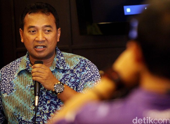 icuk sugiarto Mantan Ketua Pengprov PBSI DKI Jakarta, Icuk Sugiarto mengaku kecewa dengan keputusan Pengurus Pusat Persatuan Bulutangkis Seluruh Indonesia (PP PBSI) yang secara sepihak memberhentikan jabatannya sebagai pengurus bulutangkis di Jakarta. Icuk menilai keputusan itu sarat unsur politis.
Mantan Ketua Pengprov PBSI DKI Jakarta, Icuk Sugiarto menjelaskan terkait pemakzulan oleh PP PBSI, di Jakarta, Rabu (18/03/2015).