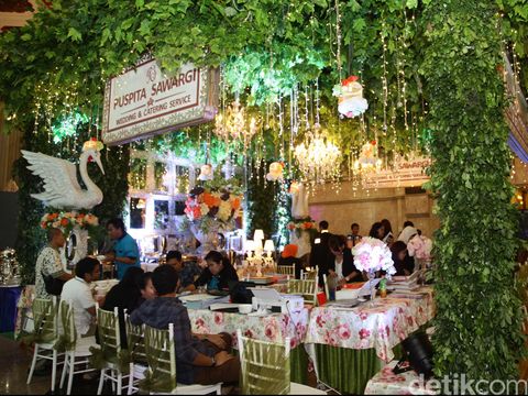 Markas Besar Tentara Nasional Indonesia (Mabes TNI) bekerjasama dengan 96 Vendor Balai Sudirman menyelenggarakan Balai Sudirman Wedding Art Festival 2. Weeding art festival menampilkan berbagai pilihan untuk anda yang sedang merencanakan pernikahan mulai dari jasa rias, pakaian, dekorasi, catering hingga dokumentasi bisa  anda temukan disini.