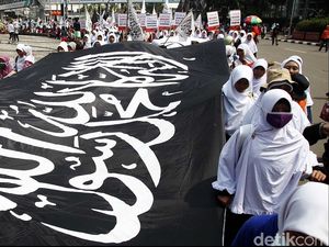 Ini Beda Bendera HTI dengan Bendera Berkalimat Tauhid