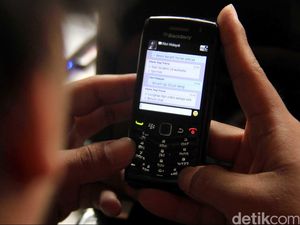 Kalau Tak Ingin Kurang Tidur, Jangan Buka-buka Medsos Jelang Tidur