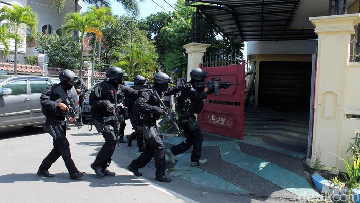 Densus Masih Periksa 5 Orang Terduga Teroris yang Ditangkap di Bekasi