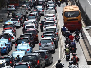 Ahok: Kalau Sopir Nggak Bersertifikat, Nggak Boleh Bawa Bus Kita