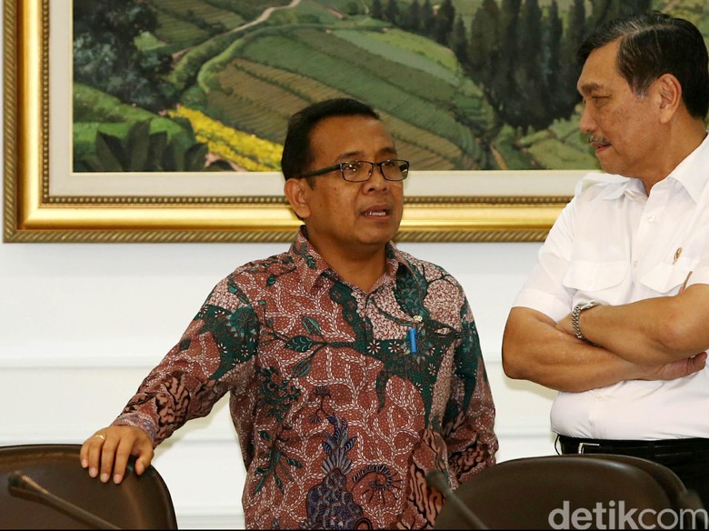 Beda Luhut dan Pratikno soal Tim Seleksi Cawapres Jokowi Beda Luhut dan Pratikno soal Tim Seleksi Cawapres Jokowi