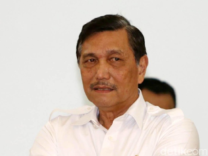 Sejumlah Menteri Kabinet kerja mengikuti sidang kabinet paripurna di Kantor Presiden, Jakarta, Senin (30/3/2015). Luhut Panjaitan.