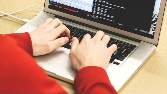 Ilustrasi bekerja dengan laptop